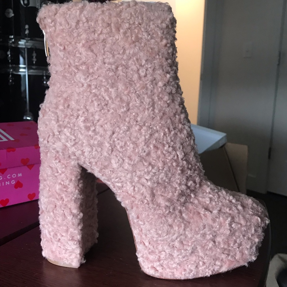 BRAND NEW Shelly’s London Pink Boucle Knit Boots